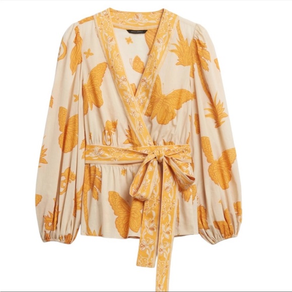 Perfect for summer. new banana republic butterfly wrap top. Gorgeous. Size M - Picture 2 of 3